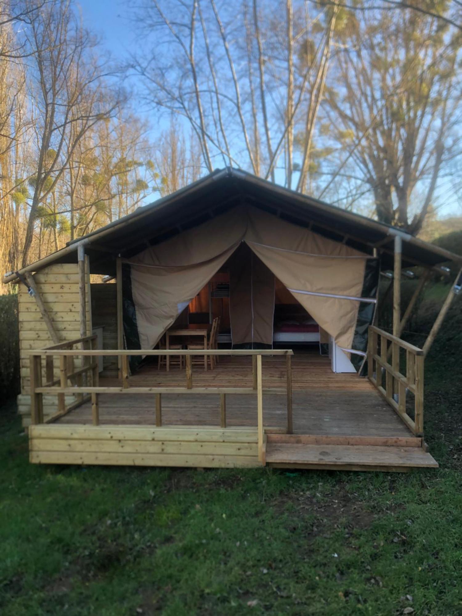 Camping Du Pont De St Gal Saint-Gal-sur-Sioule Exterior foto